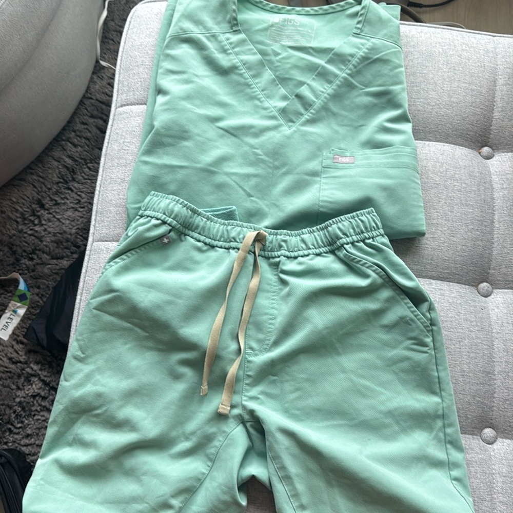 Figs scrub set